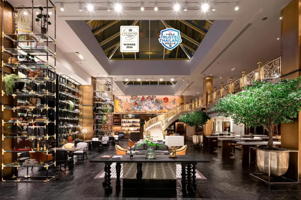 Montien Hotel Surawong Bangkok zone de lobby mettant en valeur un décor de luxe