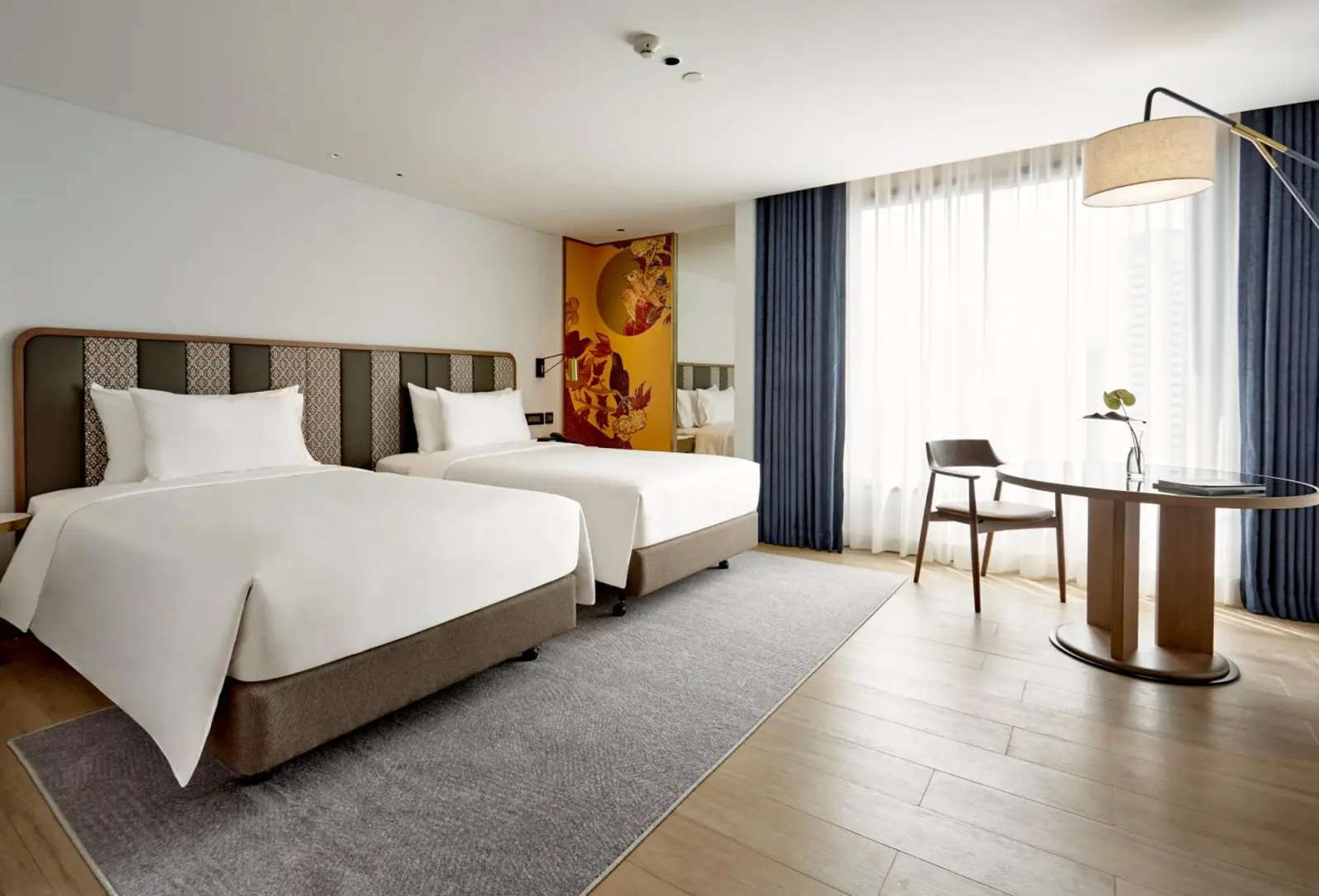 Montien Hotel Surawong Bangkok Zweibettzimmer mit modernen Möbeln
