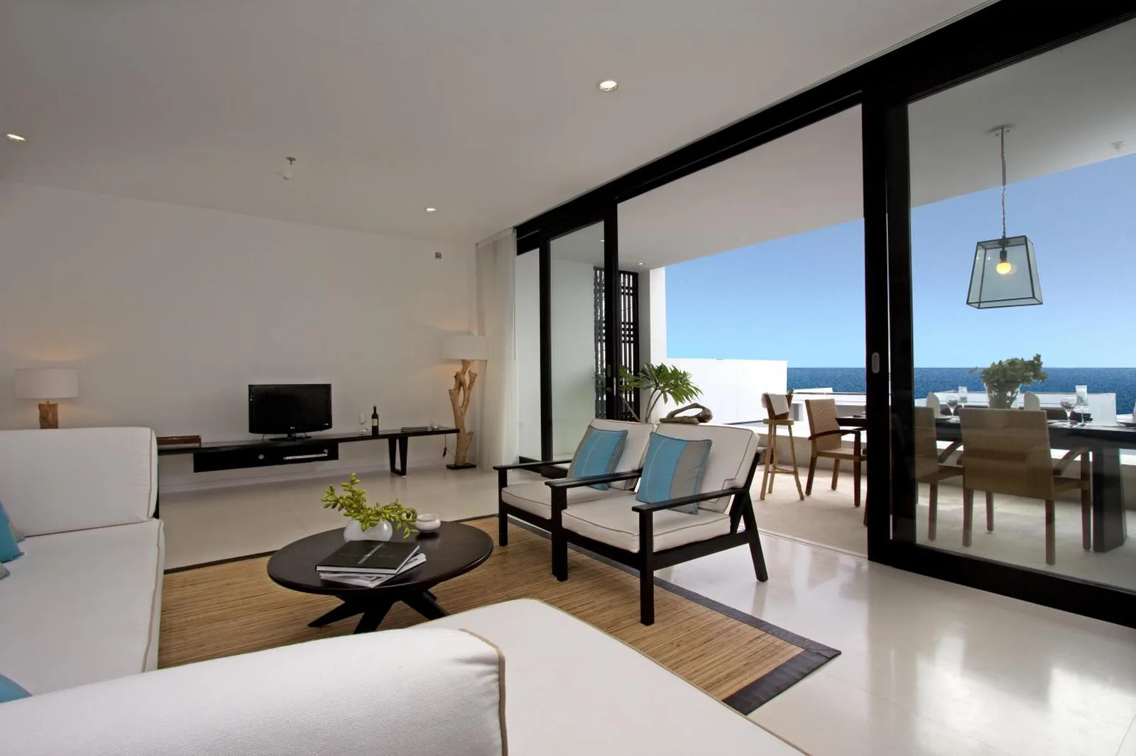 Montigo Resorts Nongsa lounge with ocean view