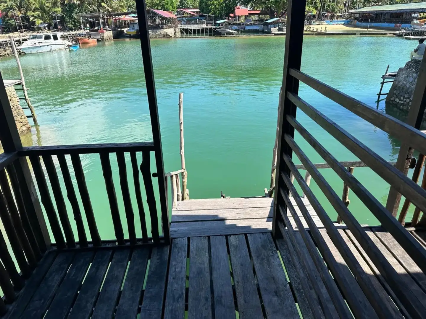 mooi-park-balcony-deck-indonesia-sorong