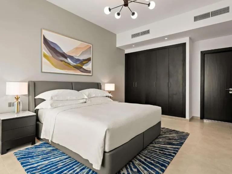 Mövenpick Hotel & Apartments Bur Dubai, in Dubai