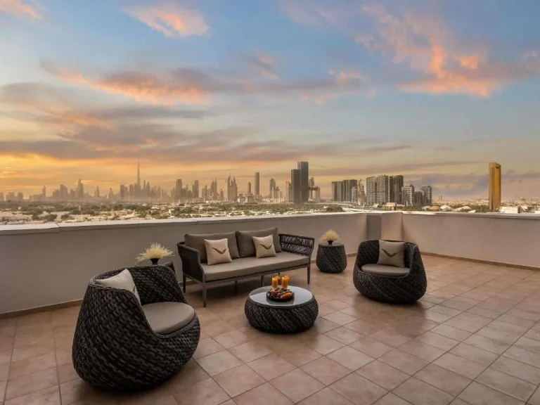 Mövenpick Hotel & Apartments Bur Dubai, in Dubai