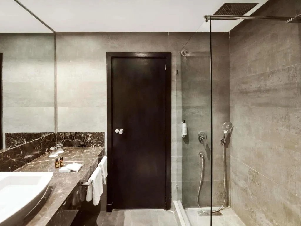 Mövenpick Hotel Casablanca – Casablanca, Morocco hotel – a bathroom with a shower and a black door at Mövenpick Hotel Casablanca in Casablanca