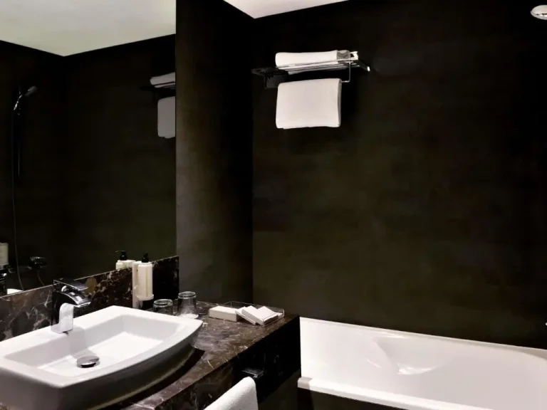 Mövenpick Hotel Casablanca – Casablanca, Morocco hotel – a bathroom with a white sink and a bath tub at Mövenpick Hotel Casablanca in Casablanca