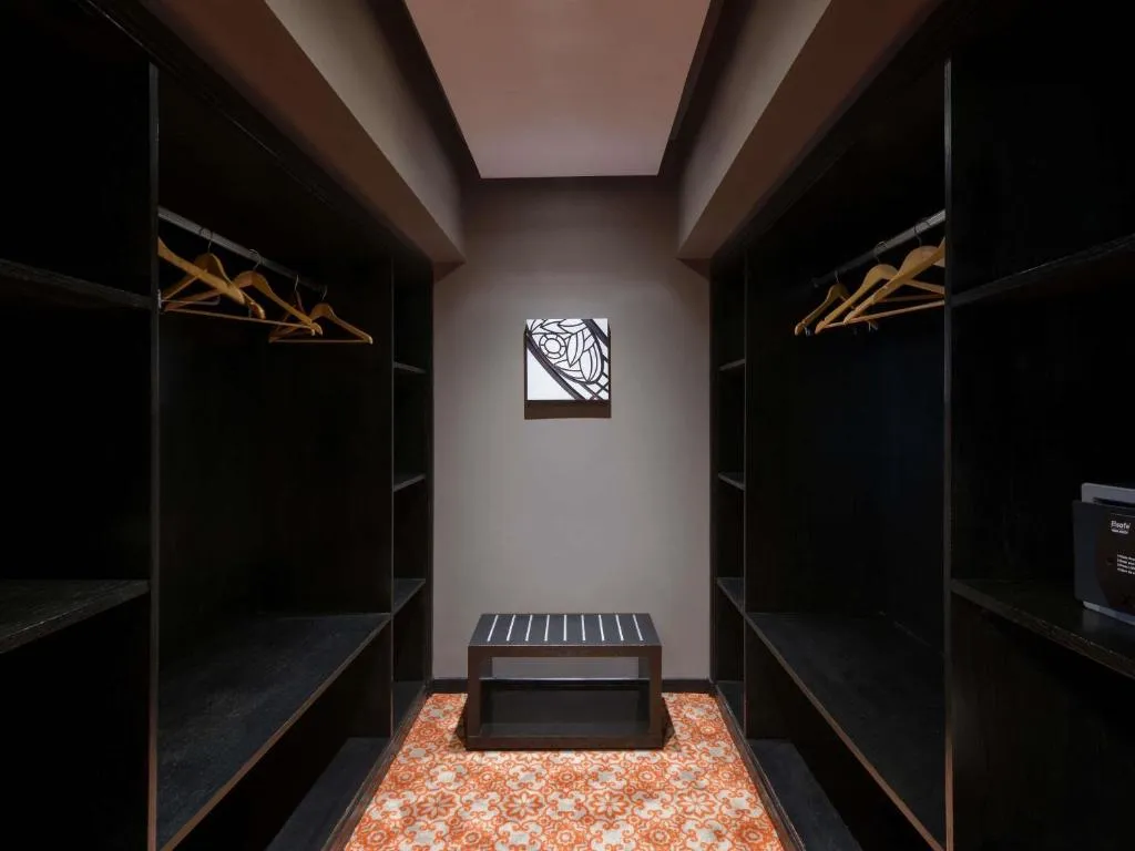 Mövenpick Hotel Casablanca – Casablanca, Morocco hotel – a walk in closet with a bench and a window at Mövenpick Hotel Casablanca in Casablanca