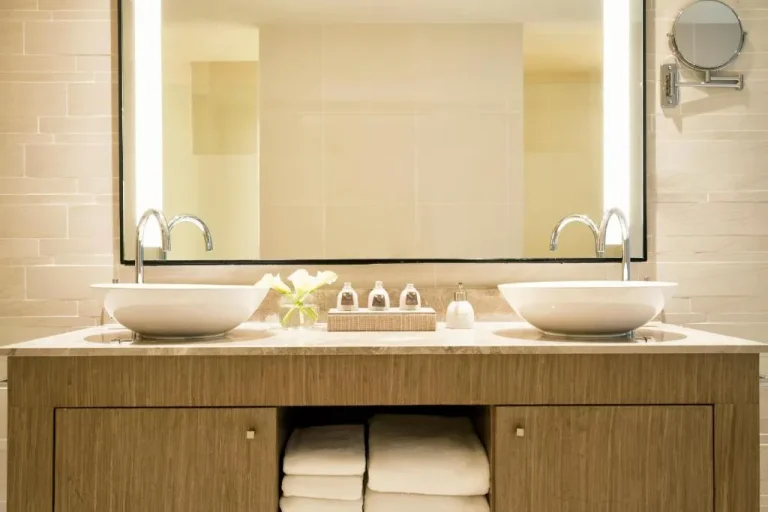 Mövenpick Siam Hotel Na Jomtien Pattaya double sink bathroom