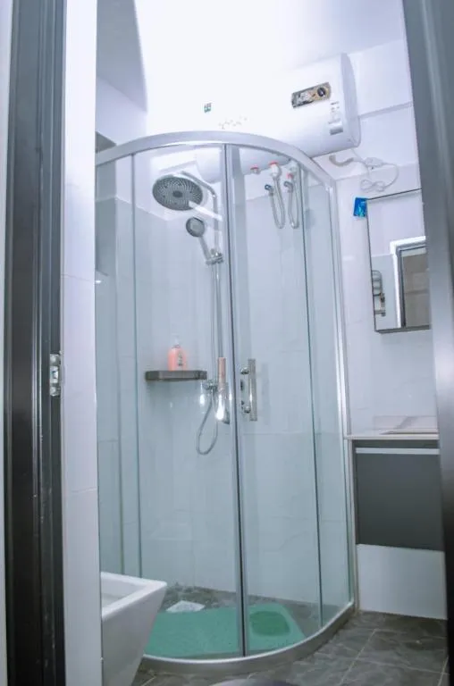 Mowama Homes modern bathroom with glass shower
