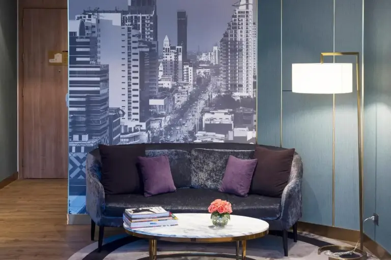 Espace salon confortable au MUU Bangkok