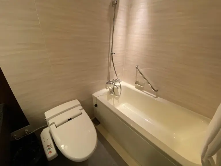 Nagoya Tokyu Hotel Bathroom with Shower and Tub