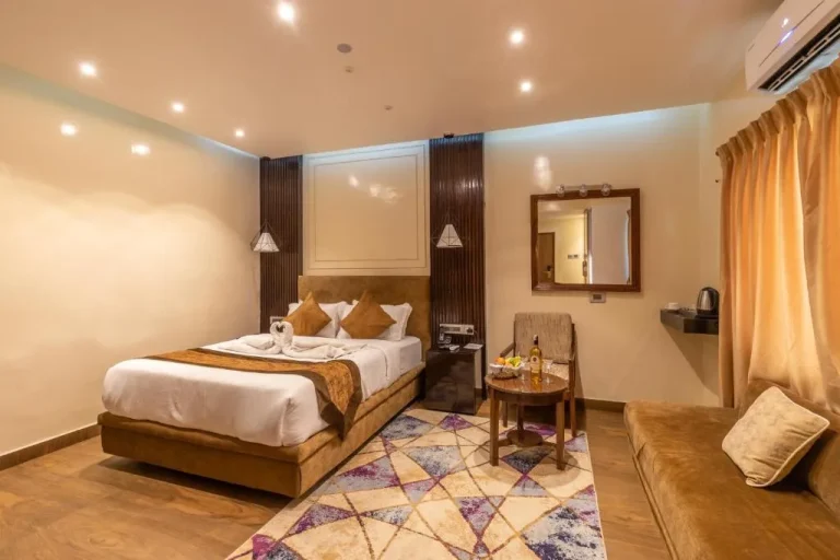 Habitación de lujo del Nansc Hotel con área de estar acogedora