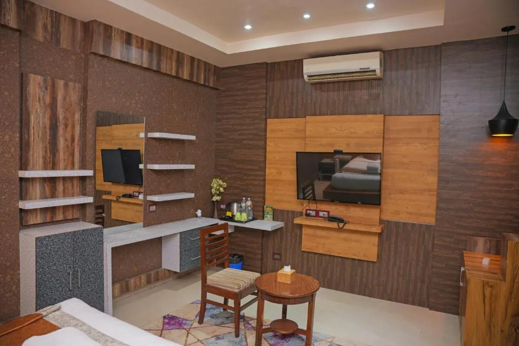 Habitación estilosa del Nansc Hotel con decoración moderna
