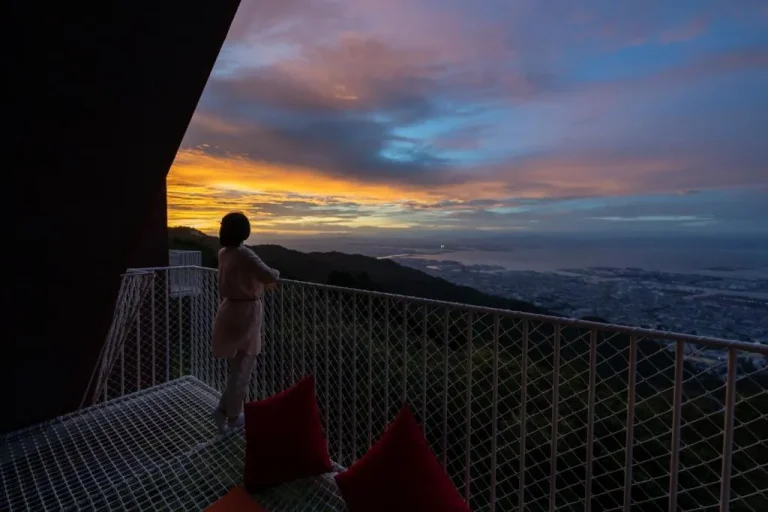 Hermosos colores del atardecer desde Nature Live Rokko
