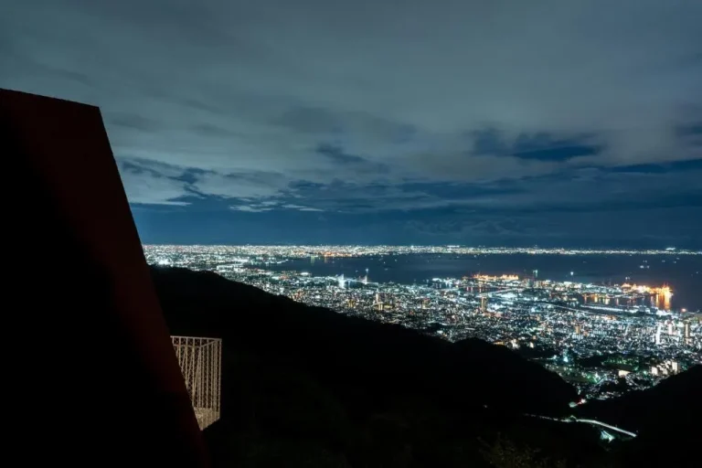 Vista nocturna de la ciudad desde Nature Live Rokko