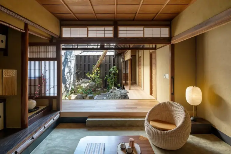Espace de vie de Nazuna Kyoto Gosho avec vue sur le jardin