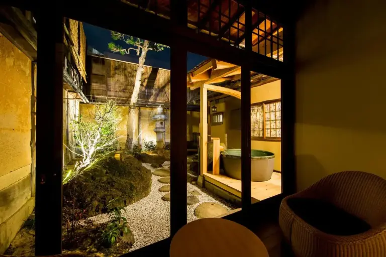 Nazuna Kyoto Nijo-jo, in Kyoto