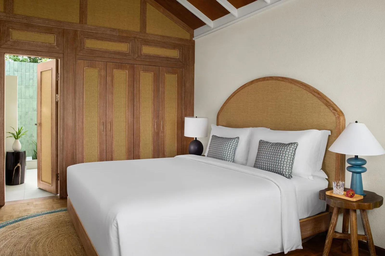 Chambre confortable au NH Collection Maldives Reethi Resort