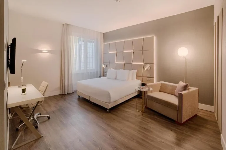 Espace de vie dans une suite au NH Collection Palazzo Cinquecento à Rome