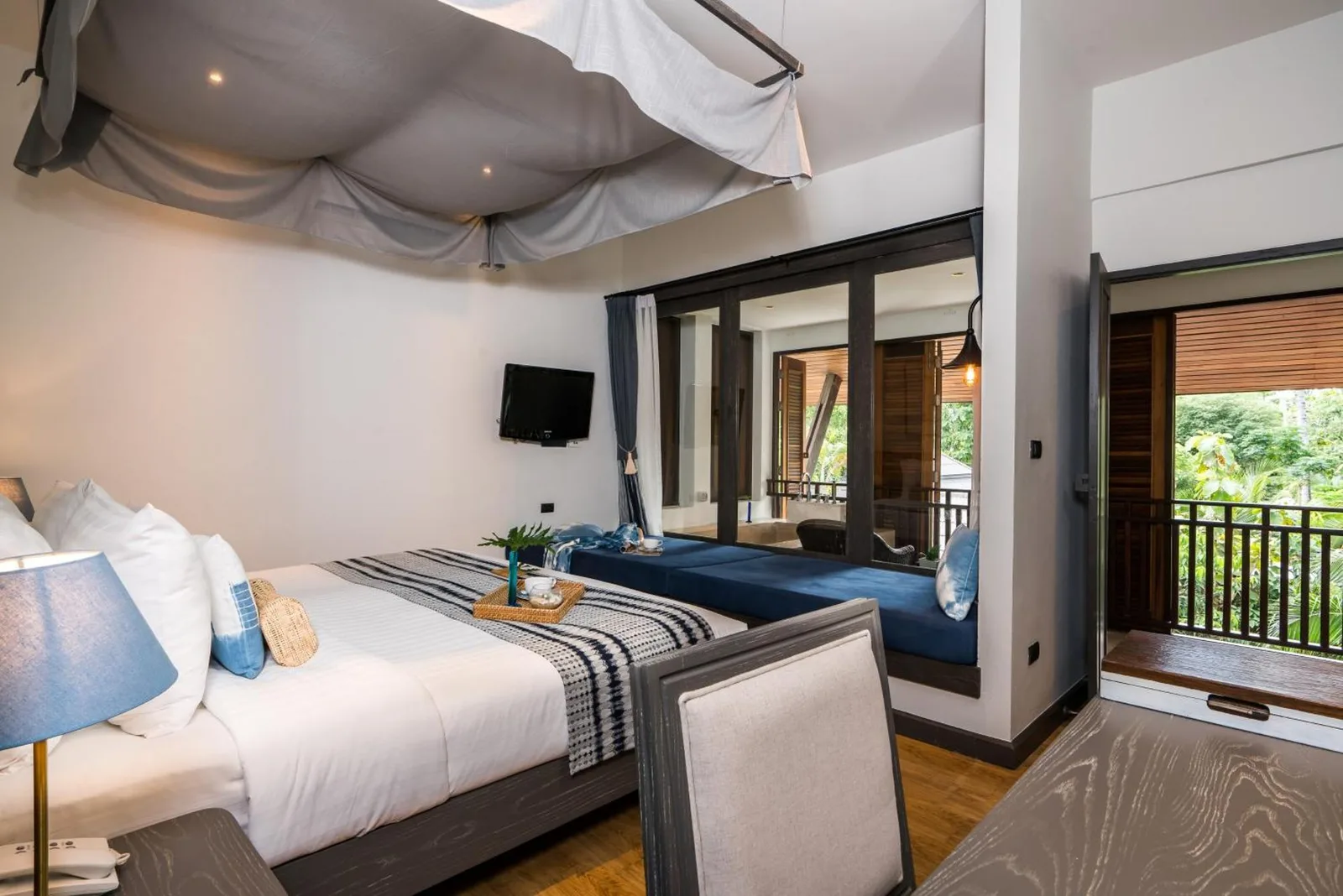 Deluxe Suite