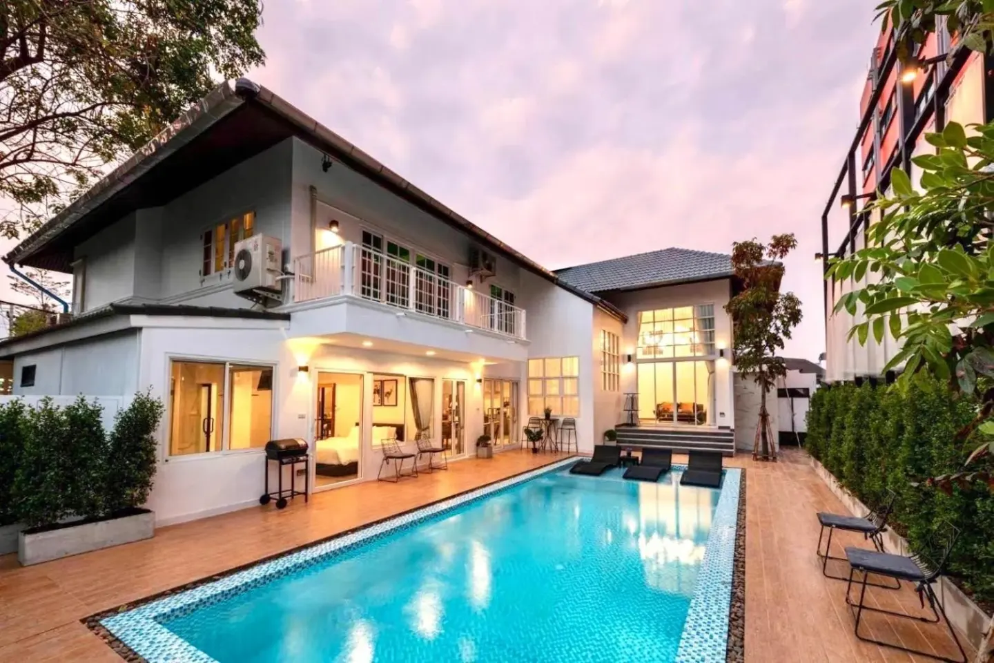 Nimman Villa 17 Chiangmai Außenansicht mit Pool