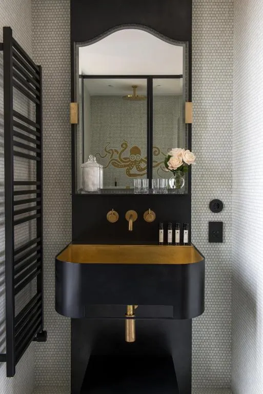 Modern bathroom at Nolinski Venezia