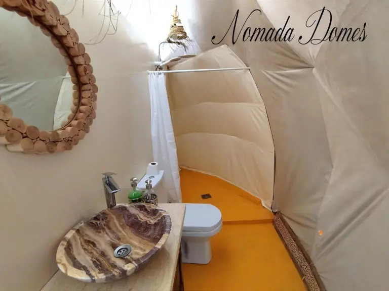 Badezimmer im Nomada Domes Camp