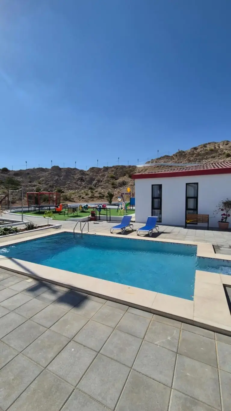 Noor-Hatta Deluxe Villa Farmhouse pool with sun loungers