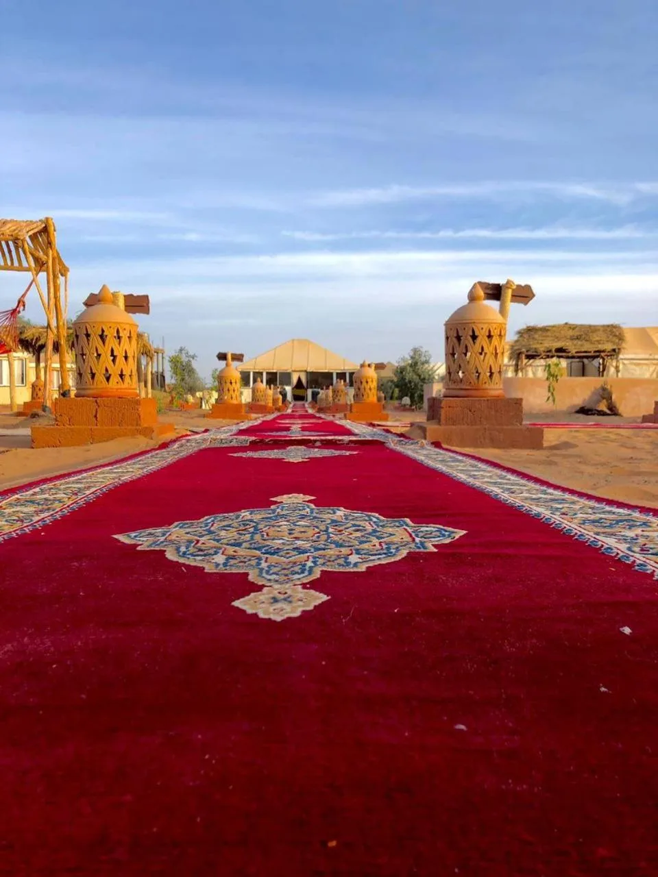 Chemin menant à Nour Desert Luxury Camp à Merzouga