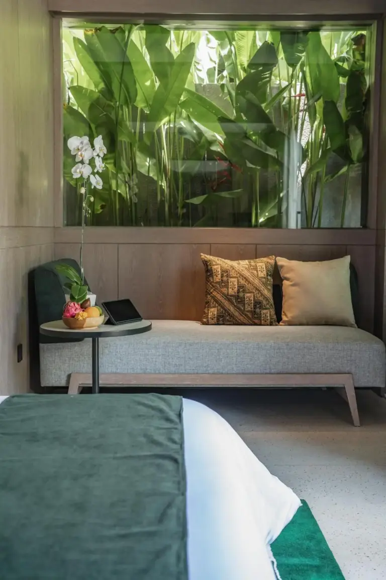 Nuju Uluwatu cozy seating area with tropical backdrop
