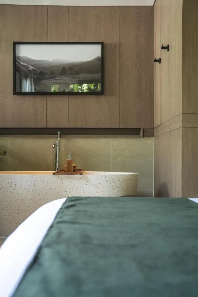 Nuju Uluwatu elegant bathtub with views