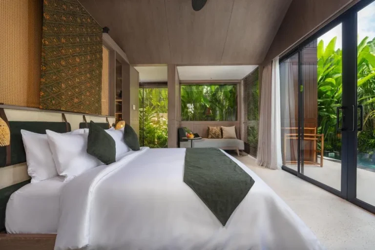 Nuju Uluwatu spacious room interior with lush views