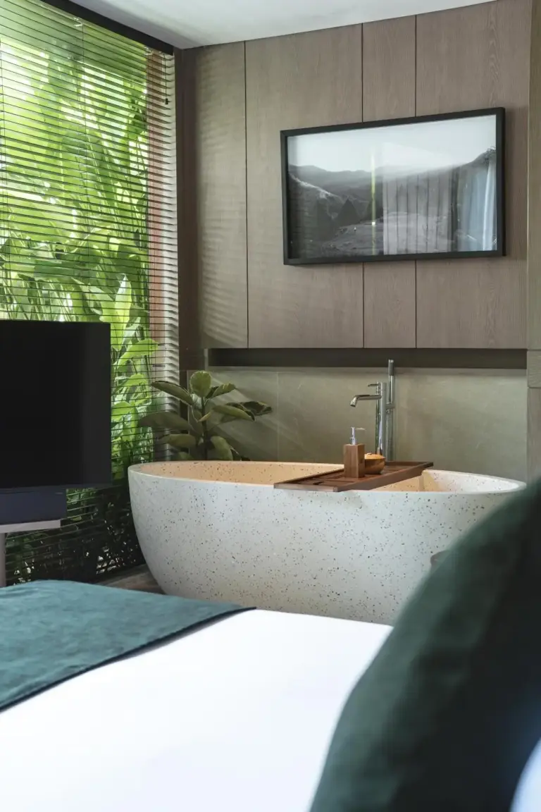 Nuju Uluwatu stylish bathtub and modern amenities