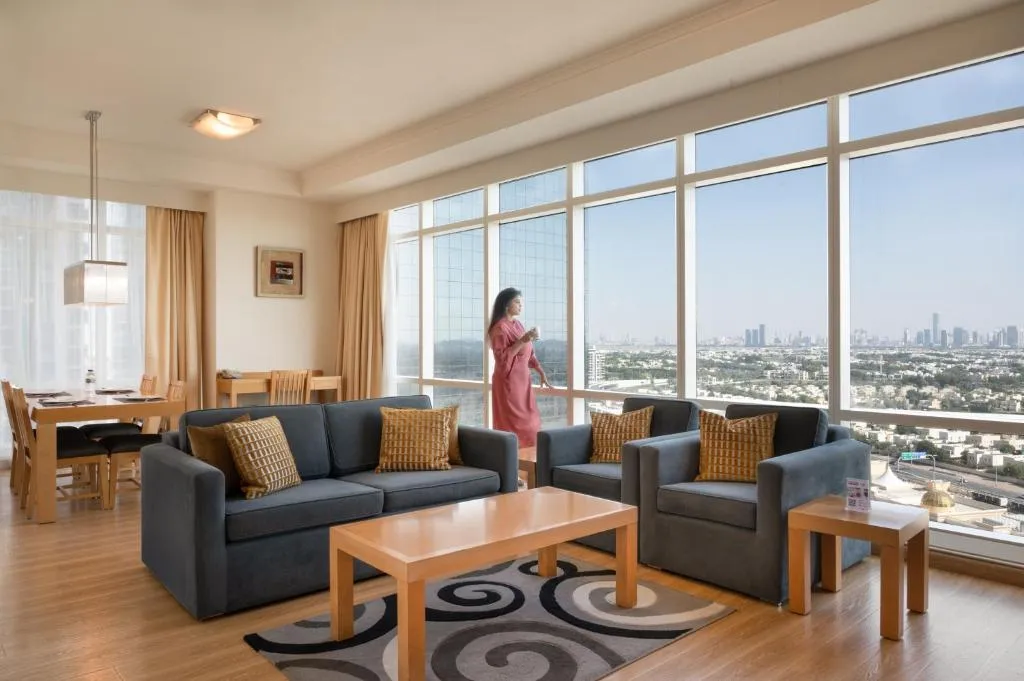 Zweibettzimmer im Oaks Liwa Heights Hotel Suites