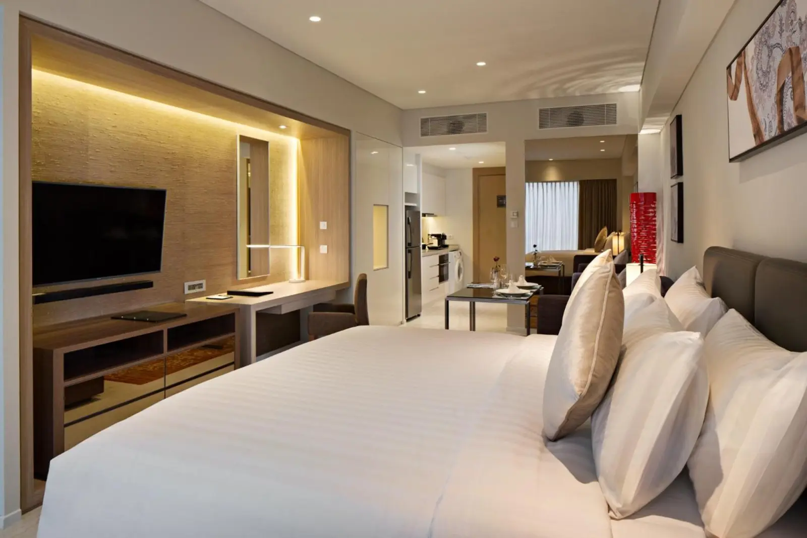 Elegante suite ejecutiva en Oakwood Hotel & Residence Surabaya