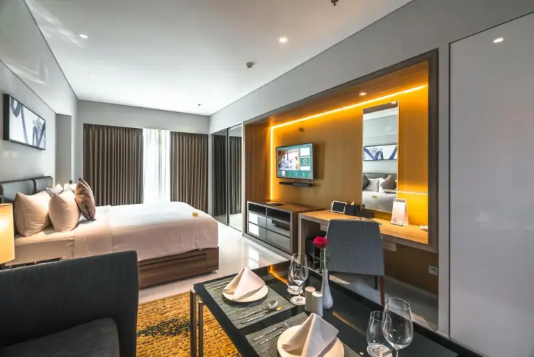 Vista adicional de la suite familiar en Oakwood Hotel & Residence Surabaya