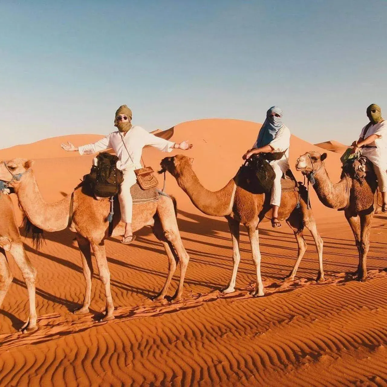 Paseo en camello en Oasis Mirage Luxury Camp en Merzouga