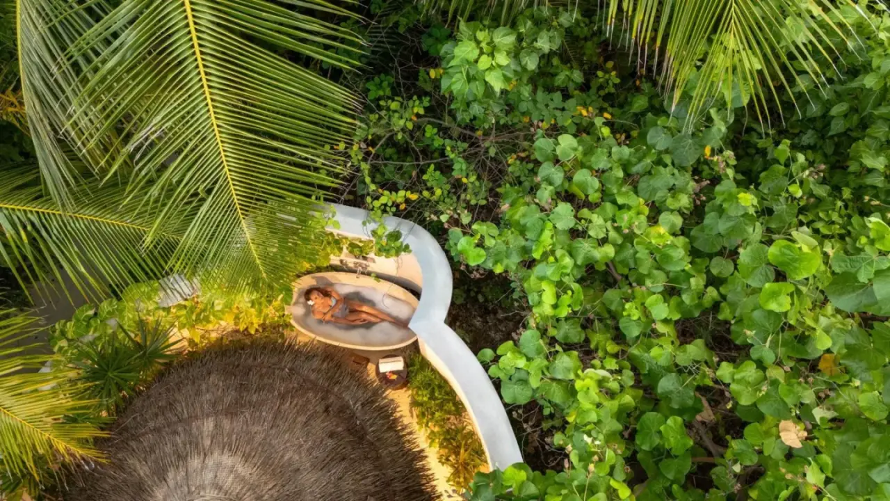 OBLU SELECT Sangeli - Premium Tout Inclus avec Transferts Gratuits – hôtel de l'Atoll de Malé Nord, Maldives – une vue aérienne d'un objet blanc dans une forêt à OBLU SELECT Sangeli - Premium Tout Inclus avec Transferts Gratuits à Olhuhali