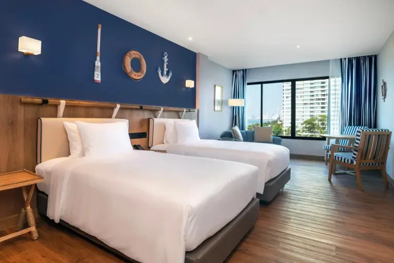 Ocean Marina Resort Pattaya twin bed room