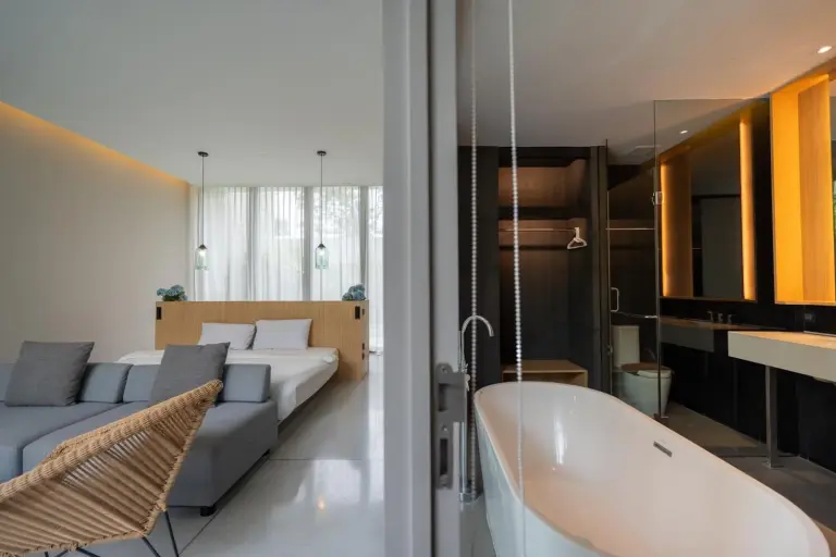 Espacio de armario de Oceanphere Villa by Prop Hopper
