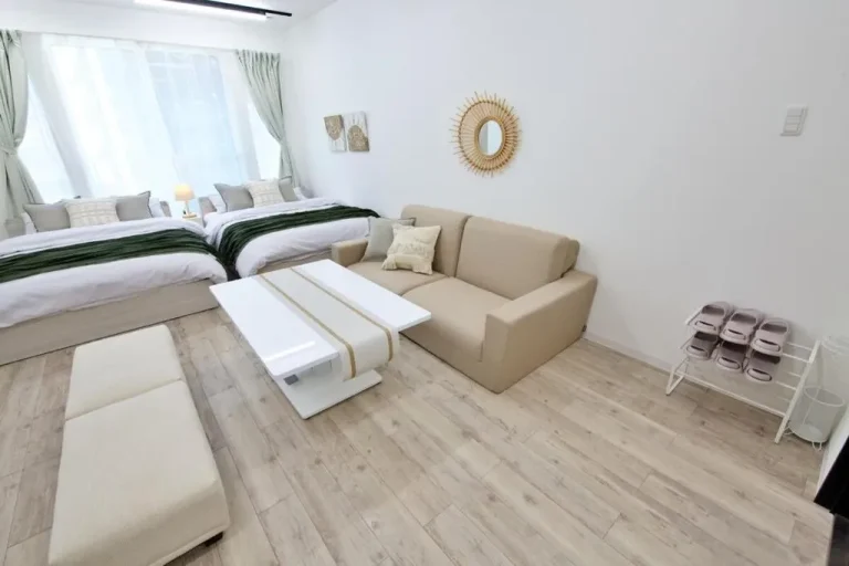 Área de estar en una habitación del hotel Oliver 501 en Tokio
