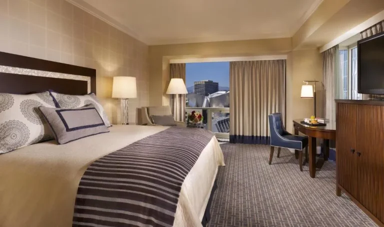 Habitación de huéspedes en el Omni Los Angeles Hotel