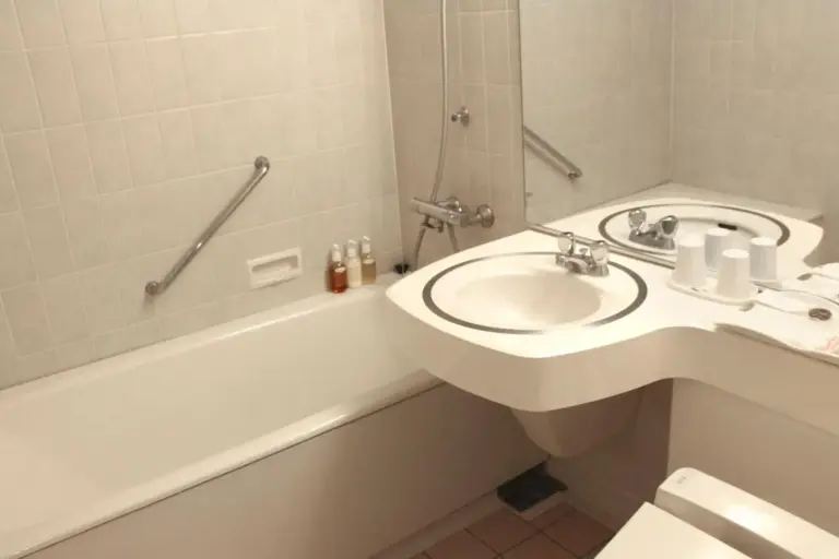 Badezimmerausstattung im OMO7 Asahikawa von Hoshino Resorts