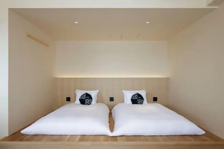 OMO7 Kochi by Hoshino Resorts twin bed setup