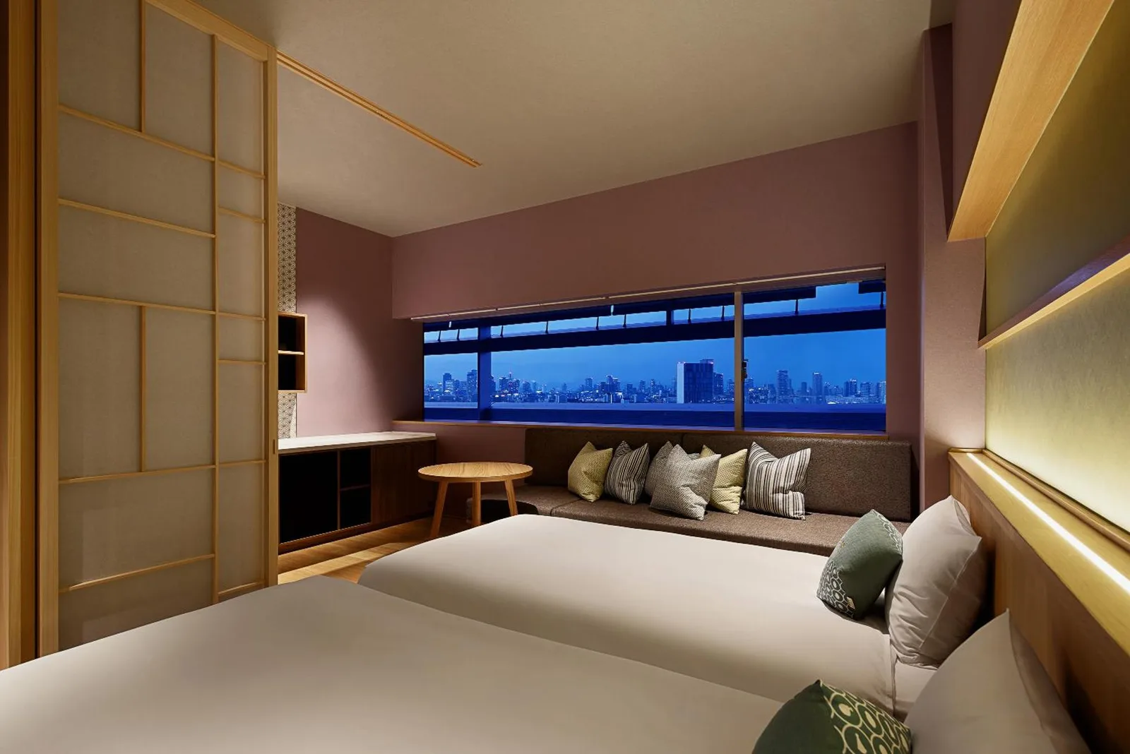 Vue nocturne de la chambre à OMO7 Osaka by Hoshino Resorts