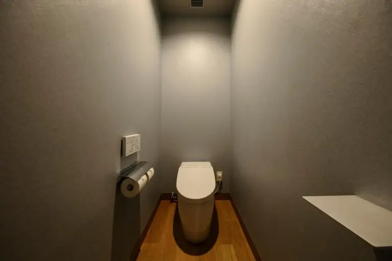 Salle de bain moderne à OMO7 Osaka by Hoshino Resorts