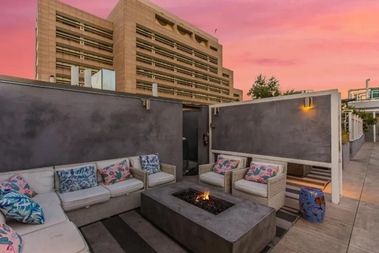 Espace salon au One Lux Stay HWH Centre-ville de Los Angeles