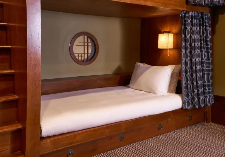 Bunk bed area in family suite at Onsen at Moncham