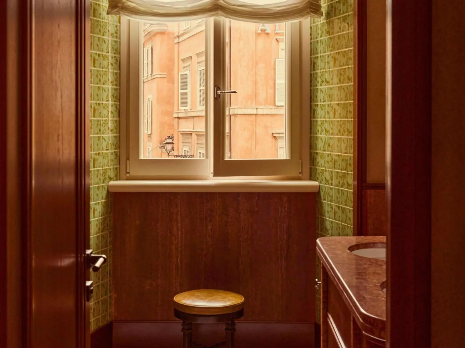 Salle de bain avec fenêtre à l'Orient Express La Minerva