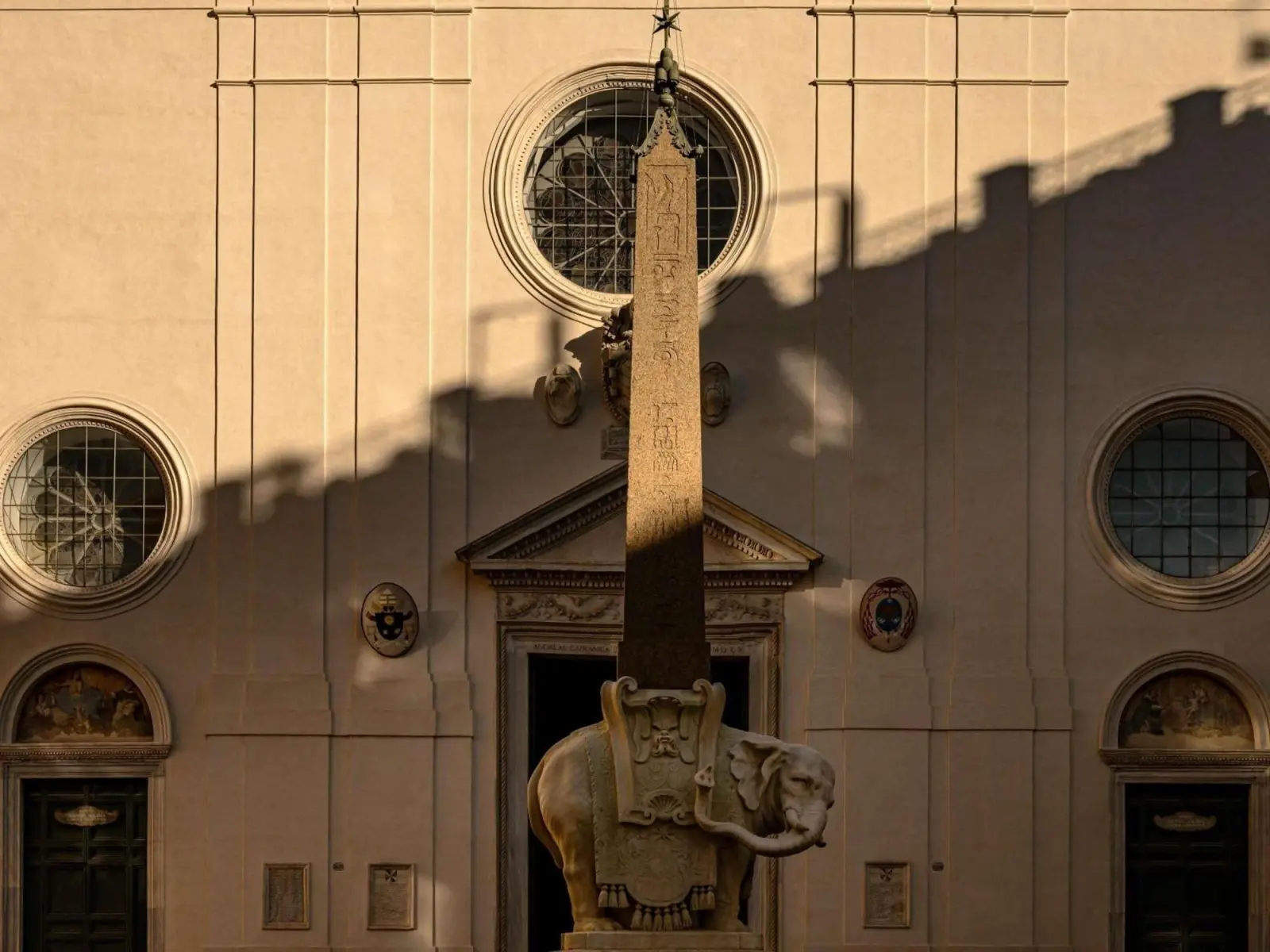 Statue d'éléphant près de l'Orient Express La Minerva