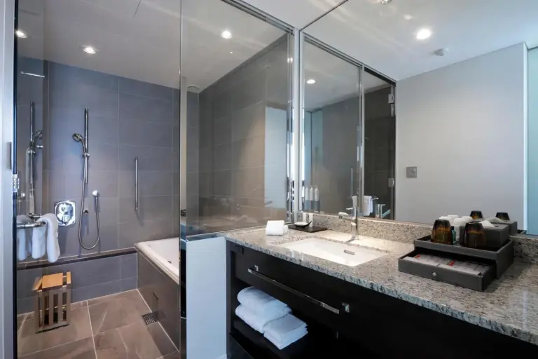 Osaka Marriott Miyako Hotel modernes Badezimmer