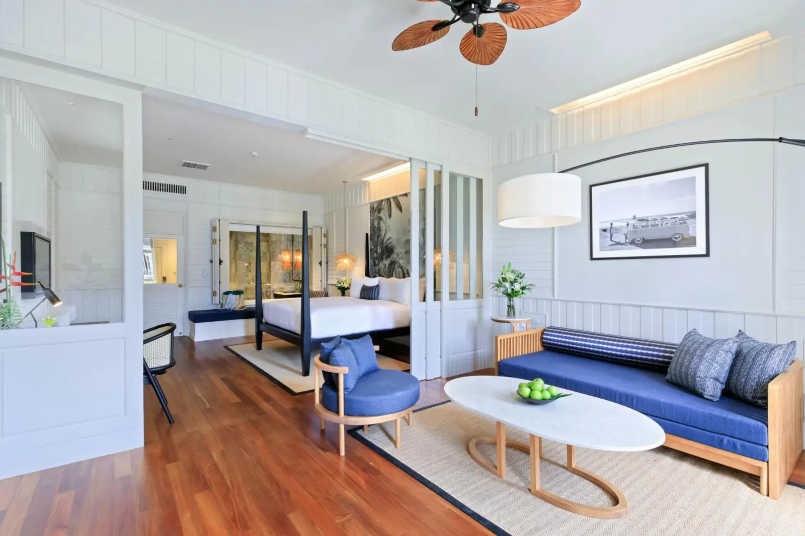 Suite spacieuse au design moderne à l'Outrigger Koh Samui Beach Resort